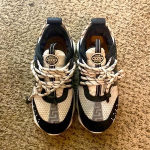 Versace chain reactions